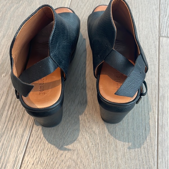 Gentle Souls wedge sandals MOVING SALE MUST SELL BY THURSDAY - Picture 3 of 5